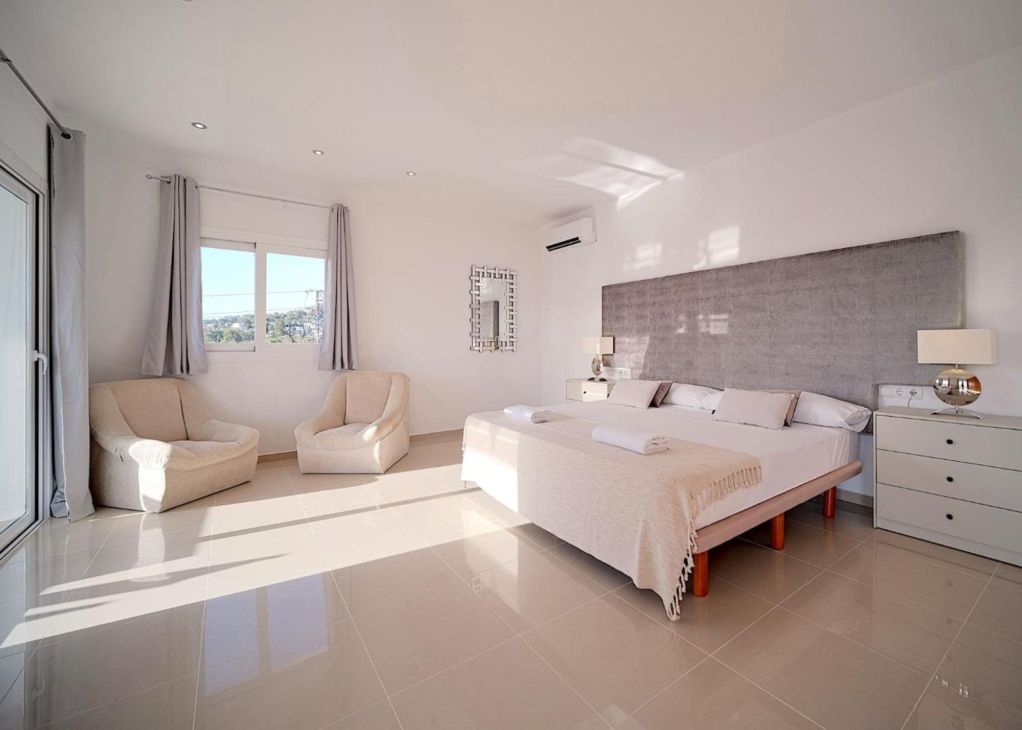 Villa Romeo 2Km From Ibiza Town And 1Km From Talamanca Beach Santa Eularia des Riu Bagian luar foto