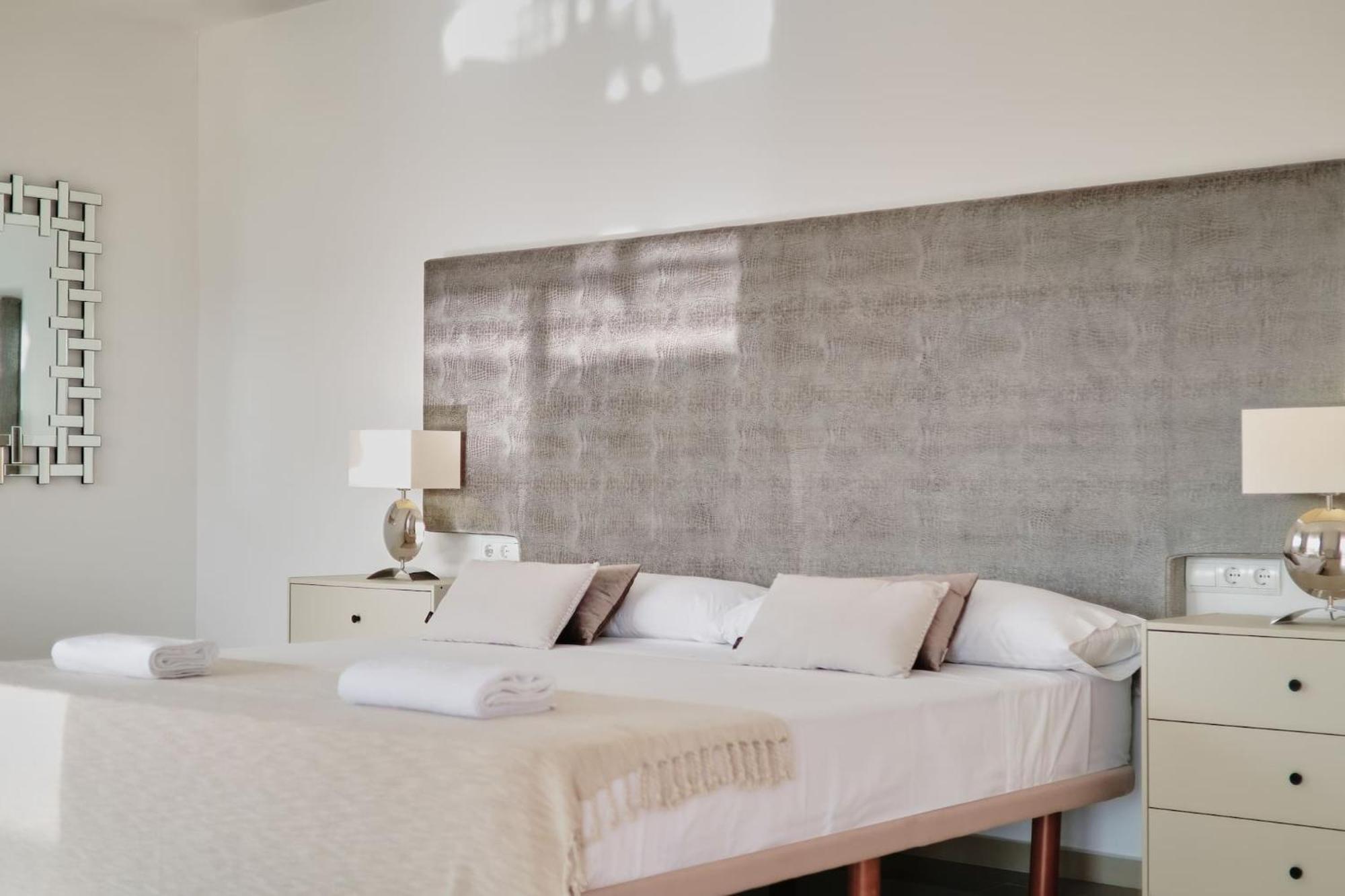 Villa Romeo 2Km From Ibiza Town And 1Km From Talamanca Beach Santa Eularia des Riu Bagian luar foto