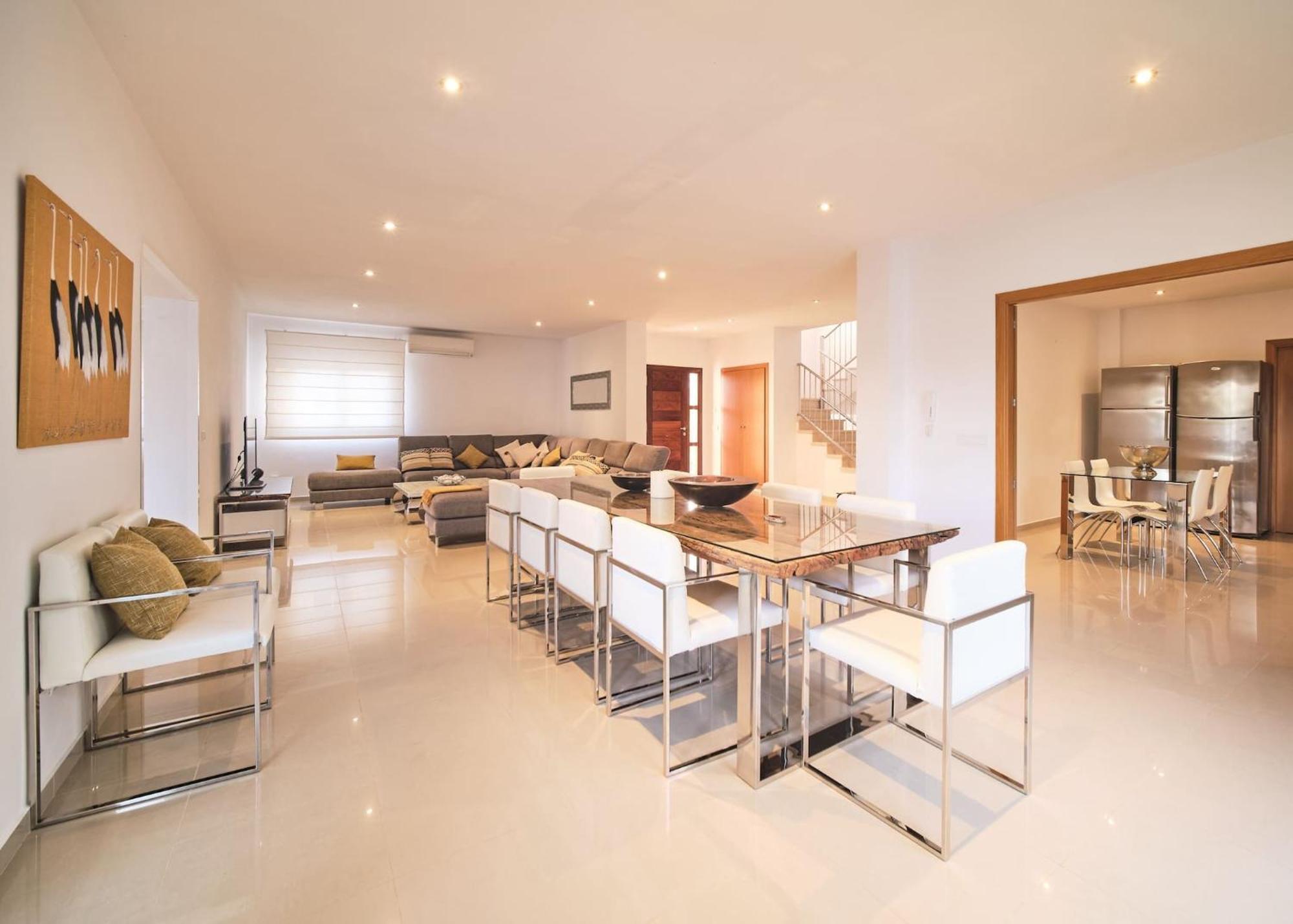 Villa Romeo 2Km From Ibiza Town And 1Km From Talamanca Beach Santa Eularia des Riu Bagian luar foto