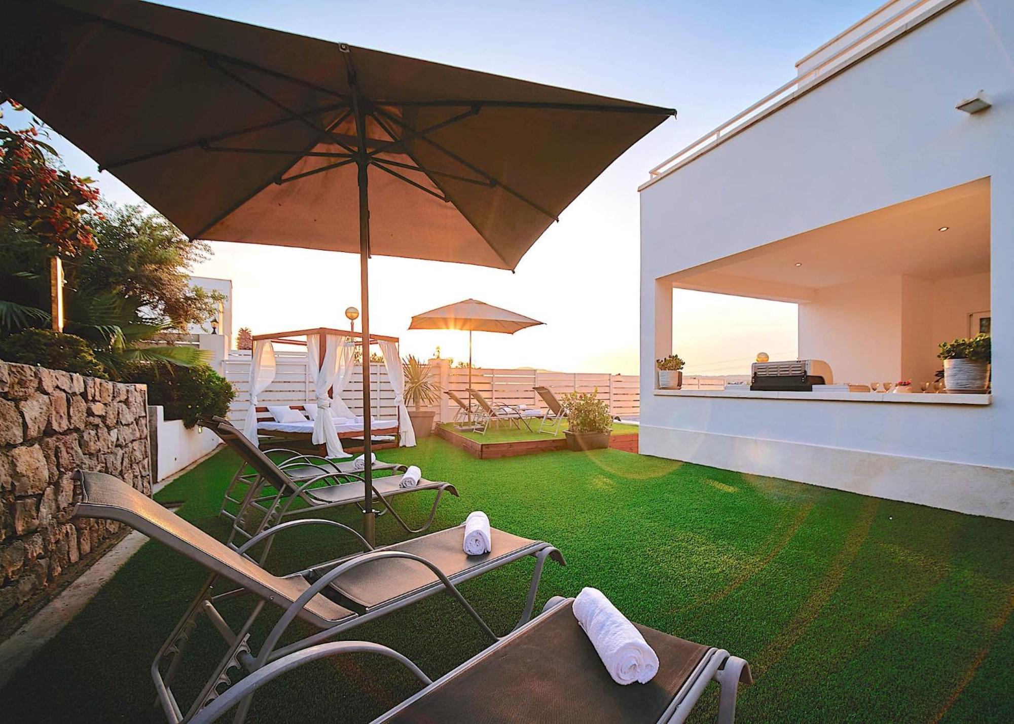 Villa Romeo 2Km From Ibiza Town And 1Km From Talamanca Beach Santa Eularia des Riu Bagian luar foto
