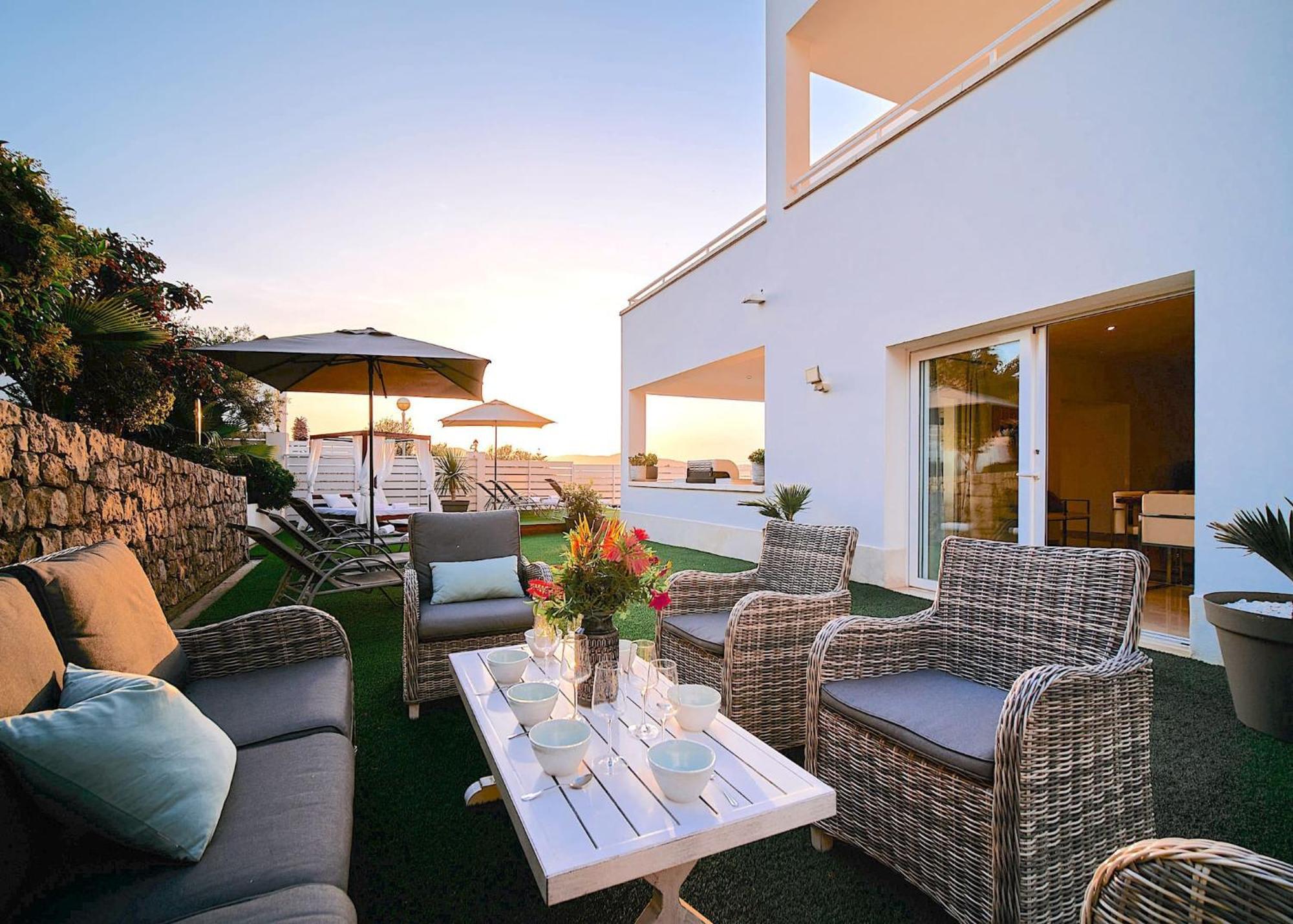 Villa Romeo 2Km From Ibiza Town And 1Km From Talamanca Beach Santa Eularia des Riu Bagian luar foto