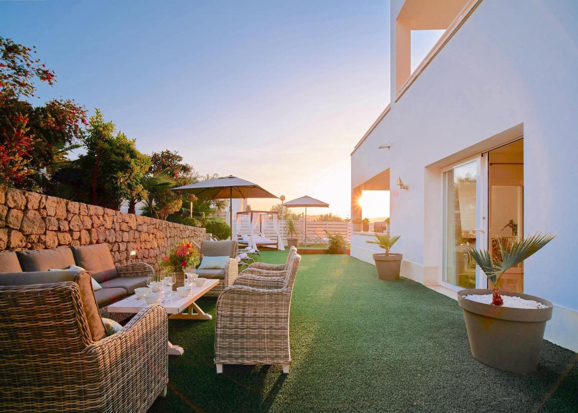 Villa Romeo 2Km From Ibiza Town And 1Km From Talamanca Beach Santa Eularia des Riu Bagian luar foto