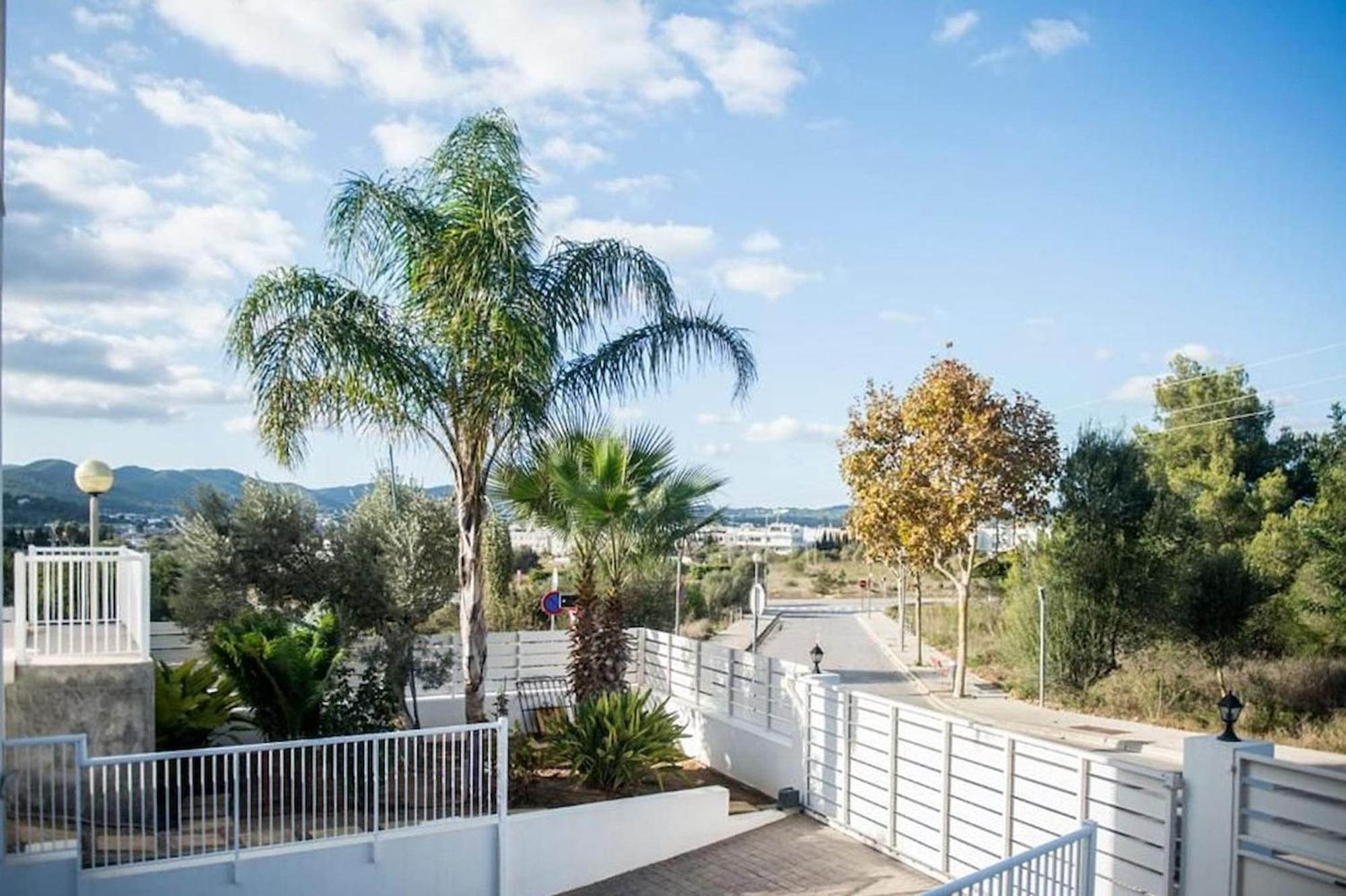 Villa Romeo 2Km From Ibiza Town And 1Km From Talamanca Beach Santa Eularia des Riu Bagian luar foto